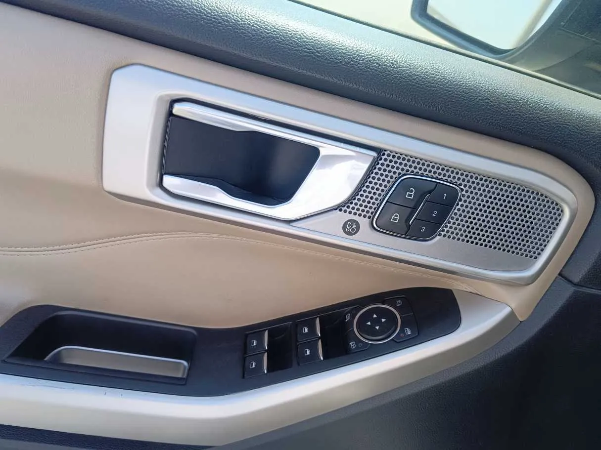 Car image 35