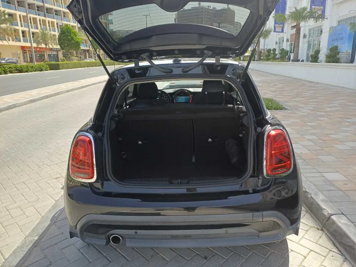 Car image 19