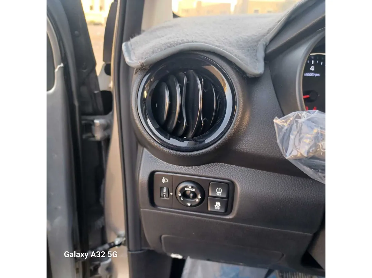 Car image 23