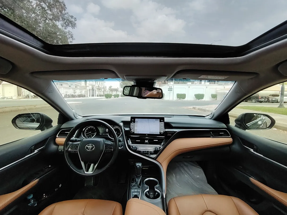Car image 16
