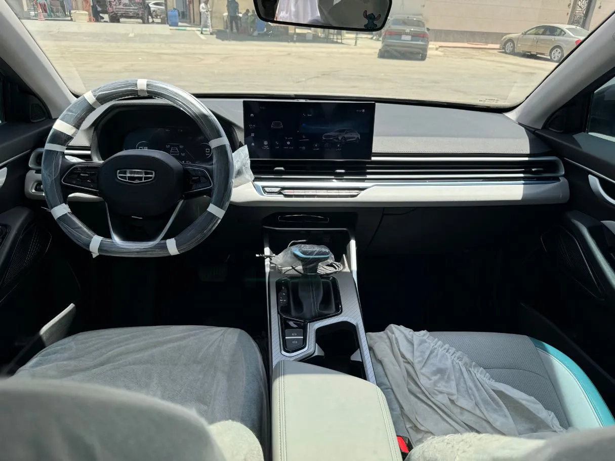 Car image 16