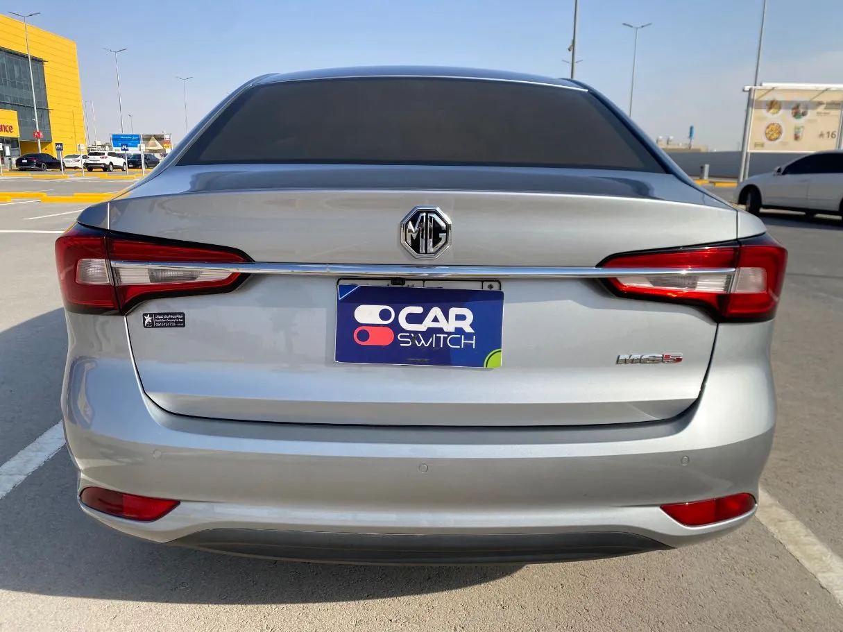 Car image 6