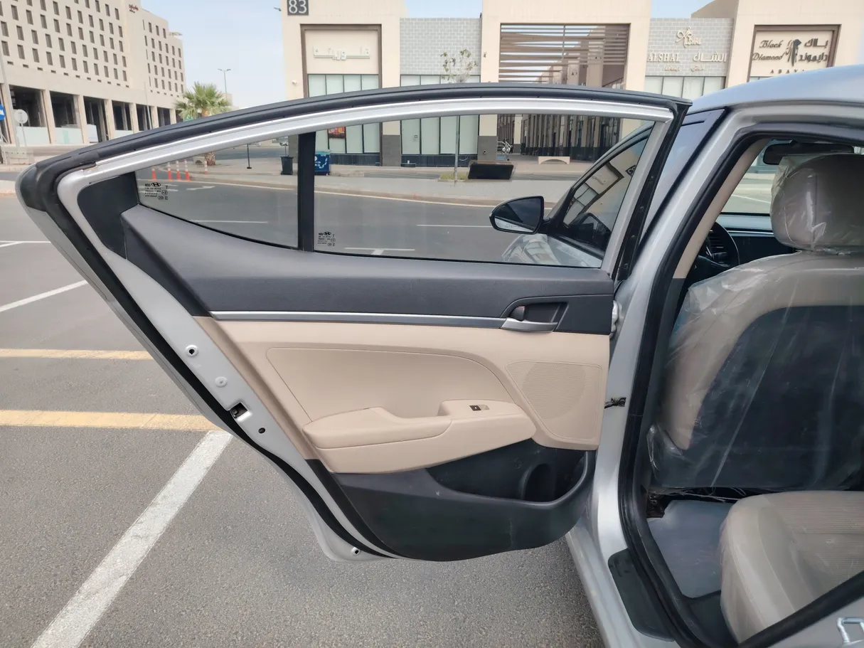 Car image 13