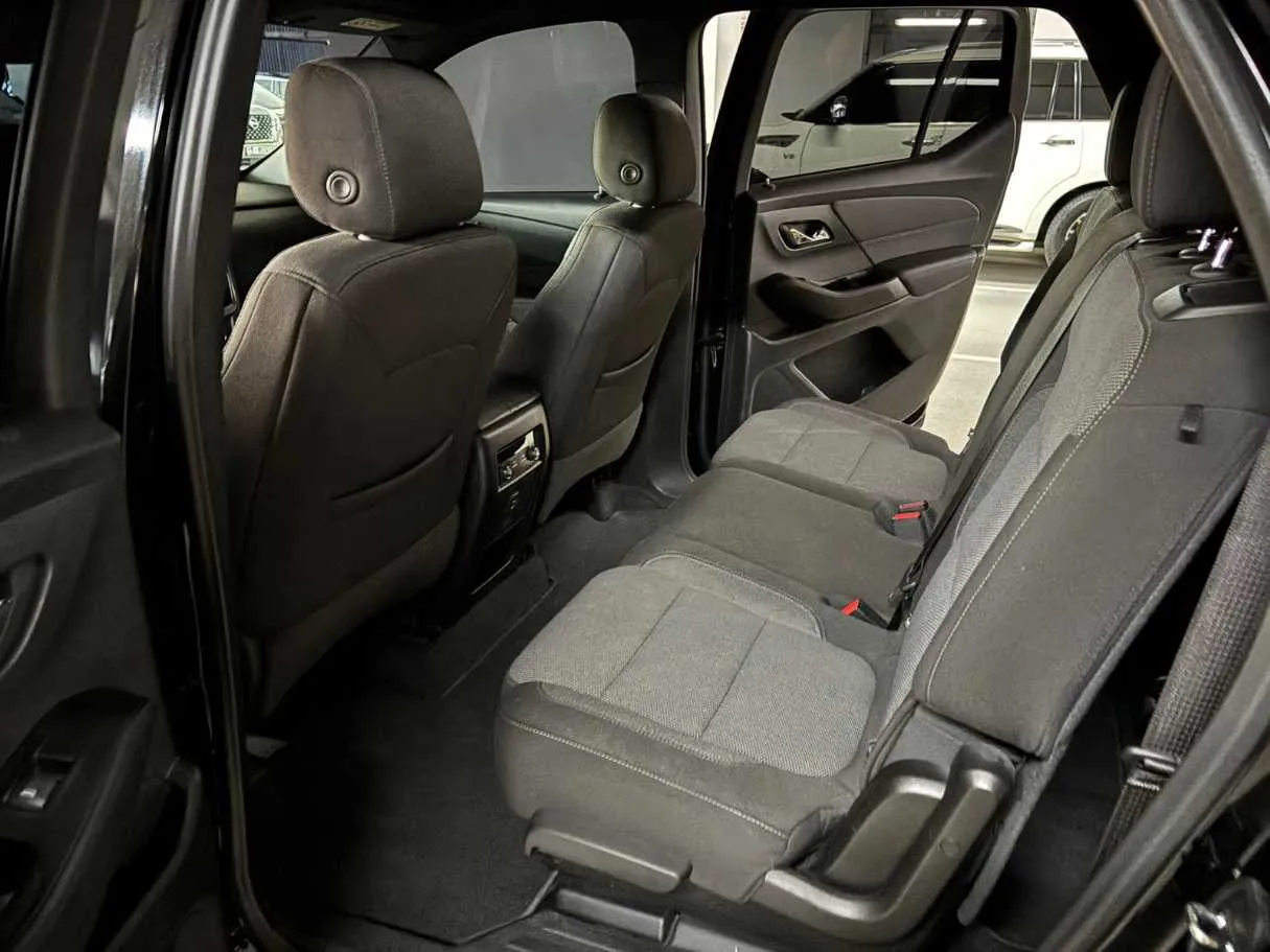 Car image 26