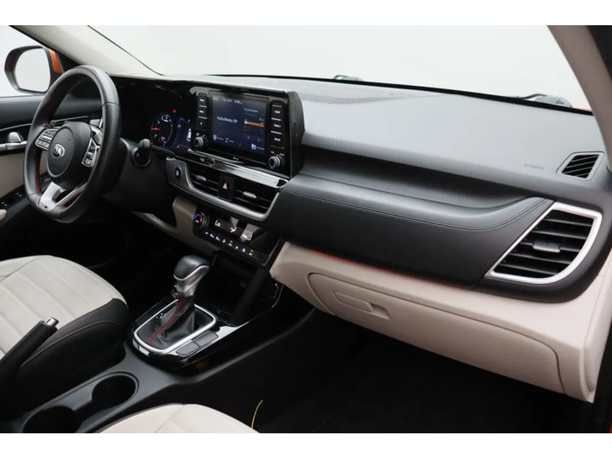 Car image 10