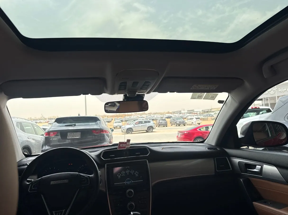 Car image 16
