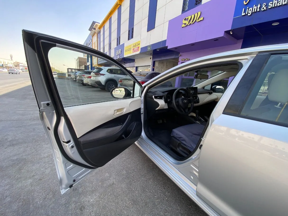 Car image 10