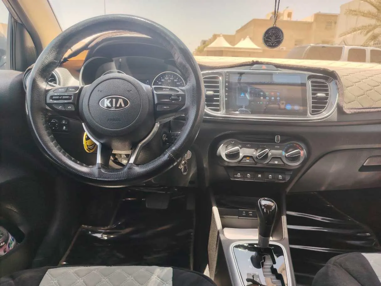 Car image 18
