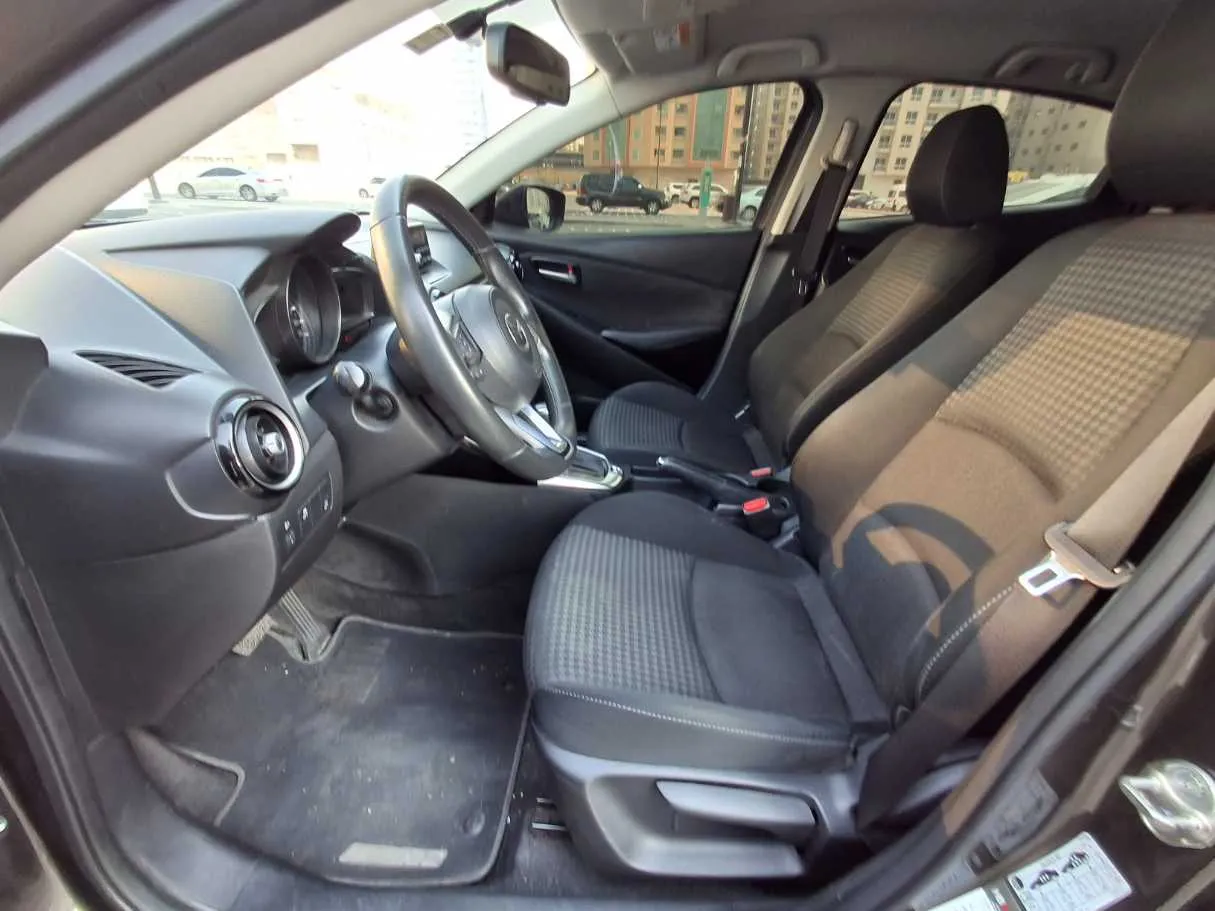 Car image 12