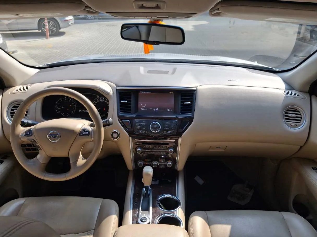 Car image 14