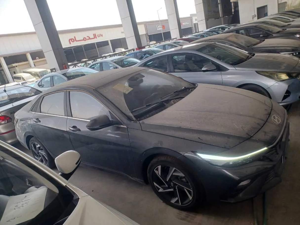 Car image 3