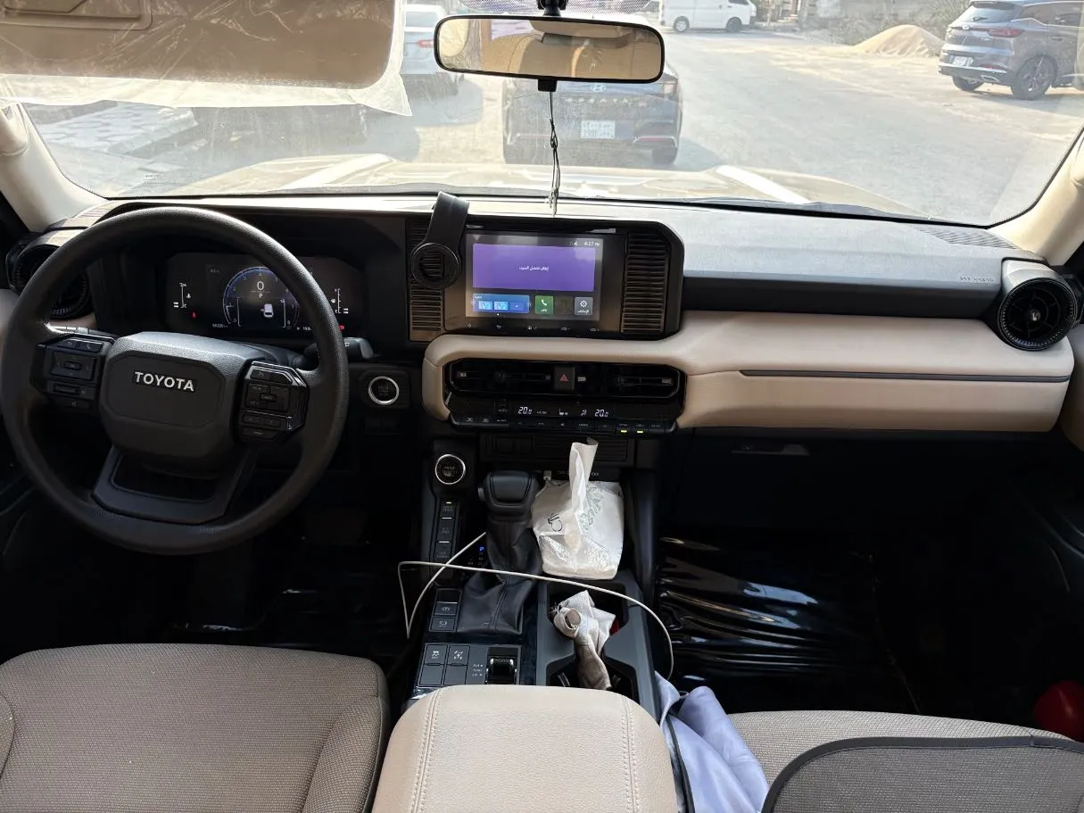 Car image 18