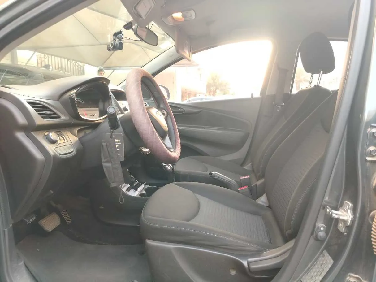 Car image 13