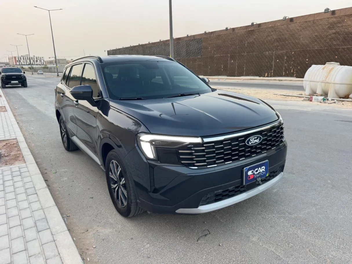 Car image 3