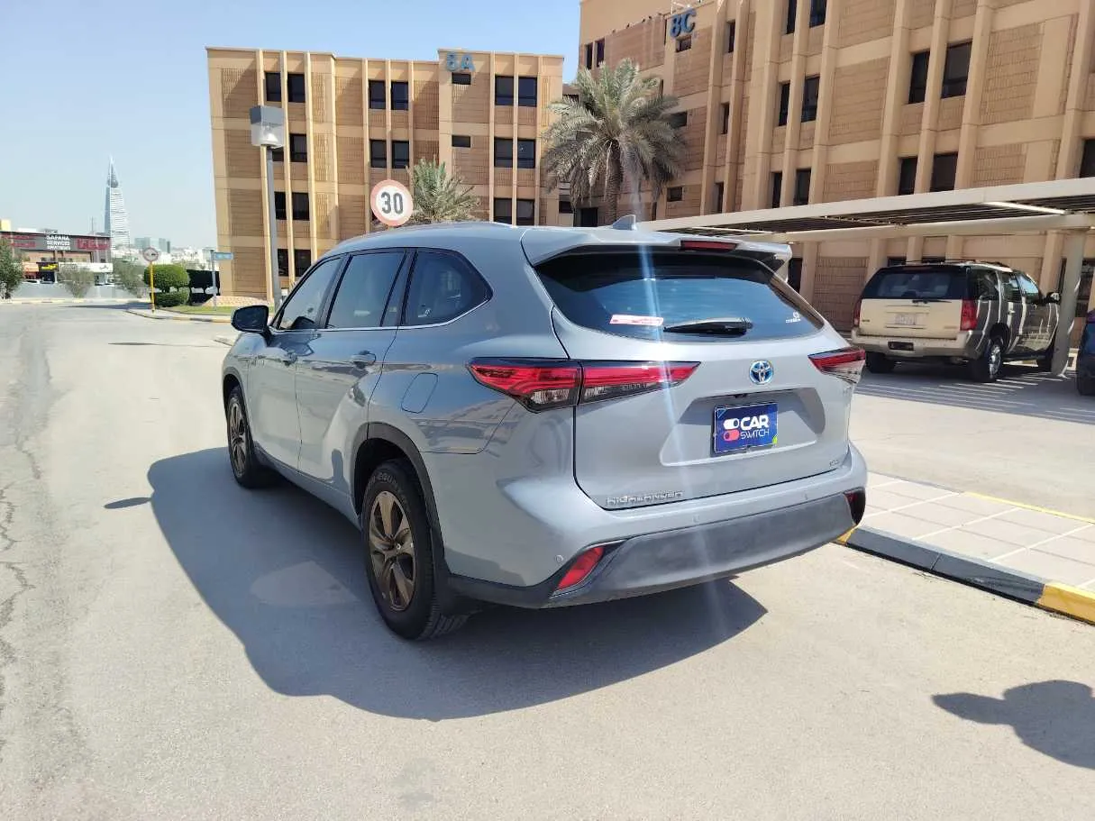 Car image 7