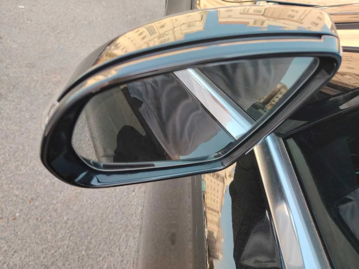 Car image 32