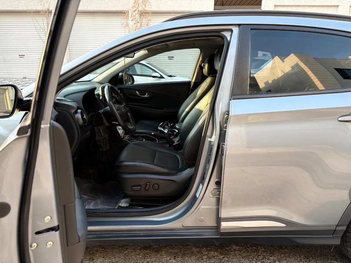 Car image 11
