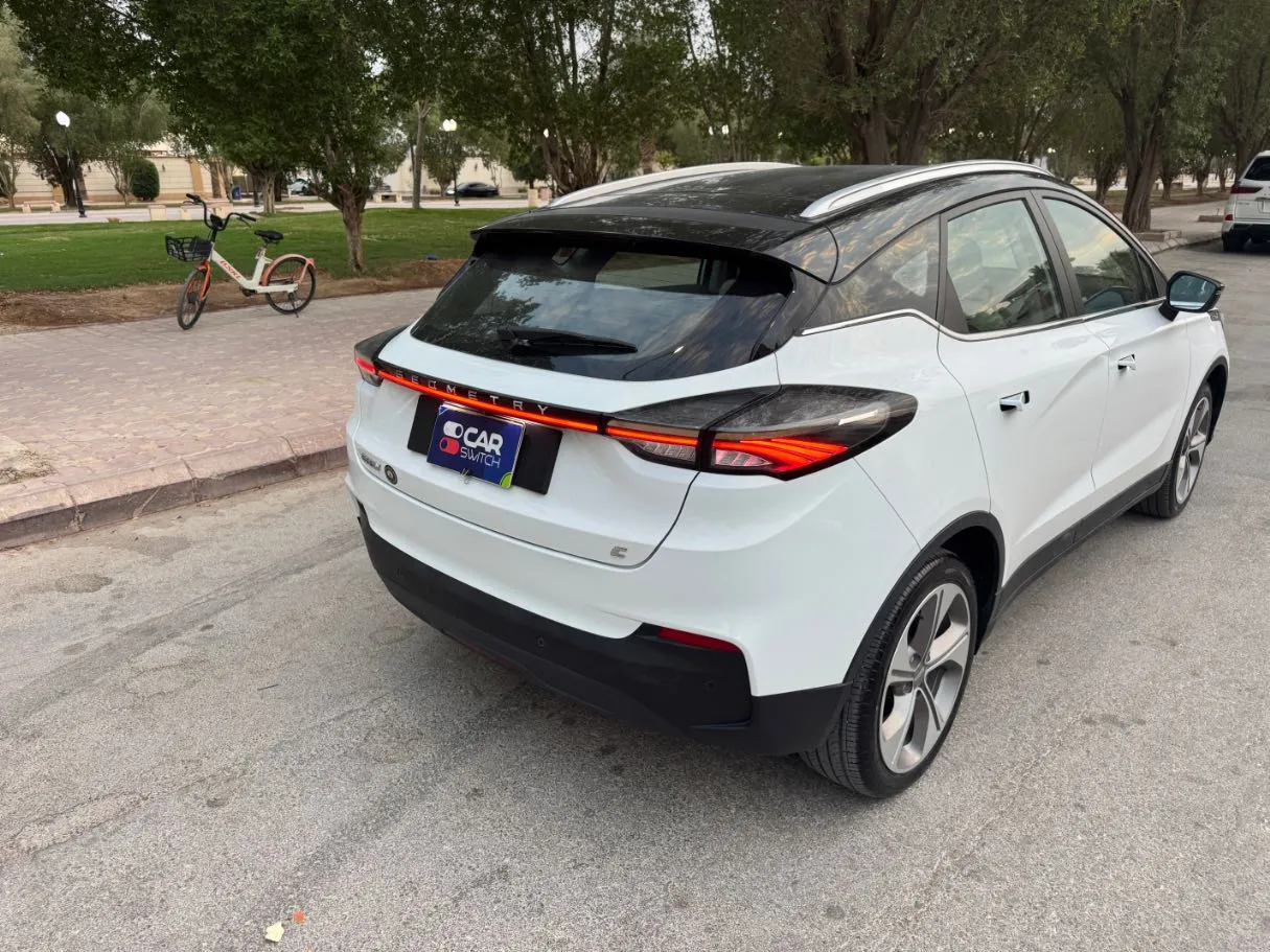 Car image 5