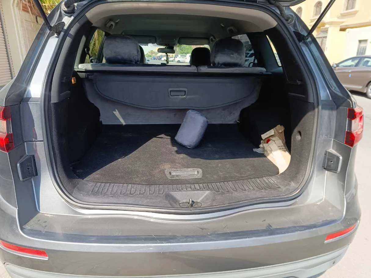 Car image 25