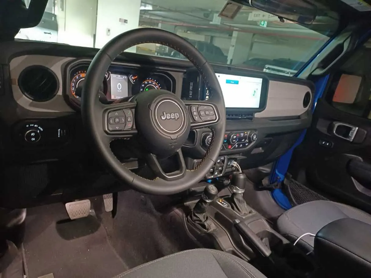 Car image 9