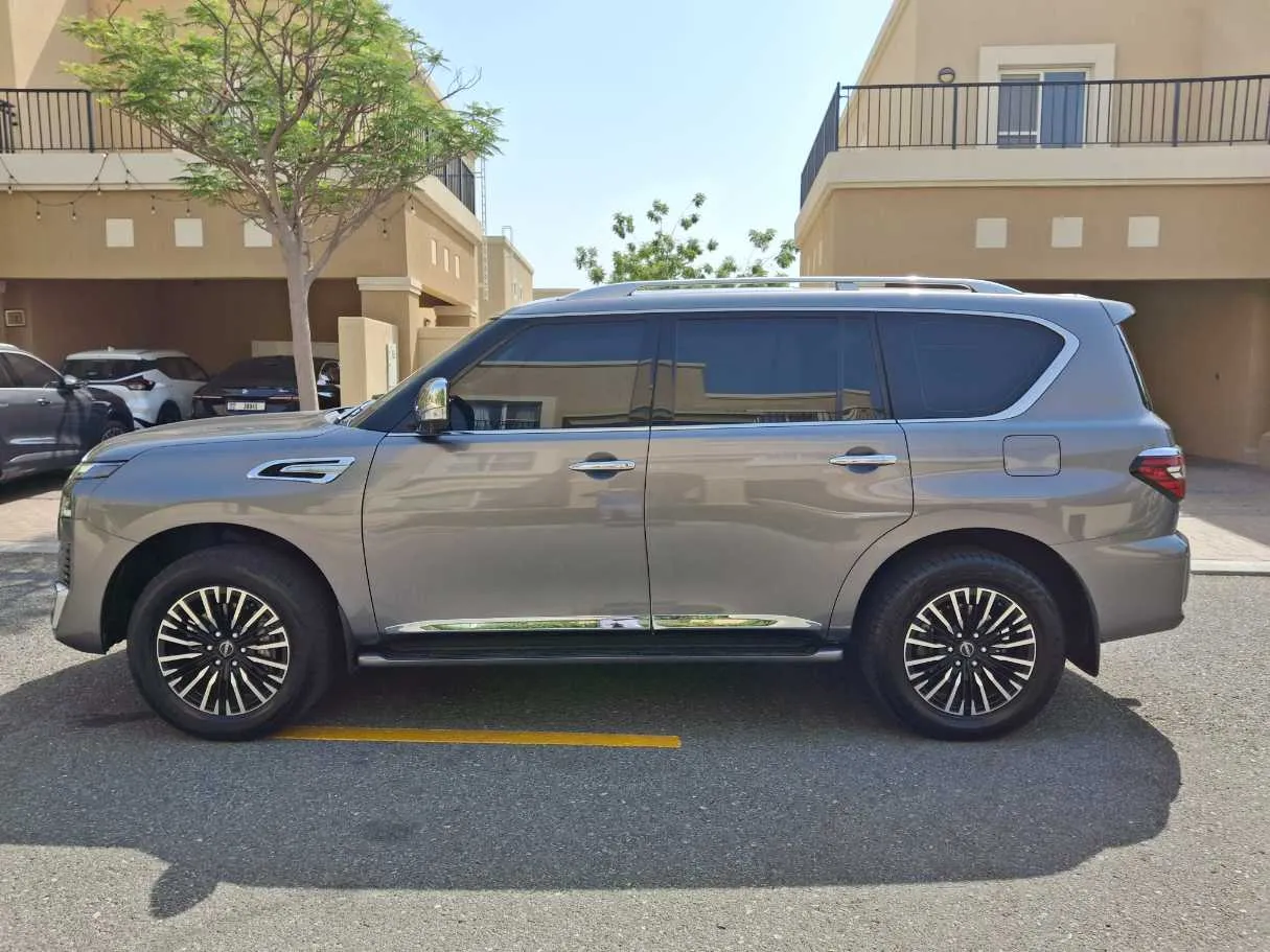 Car image 8