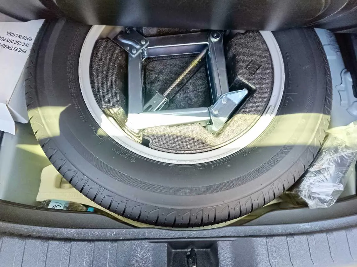 Car image 28