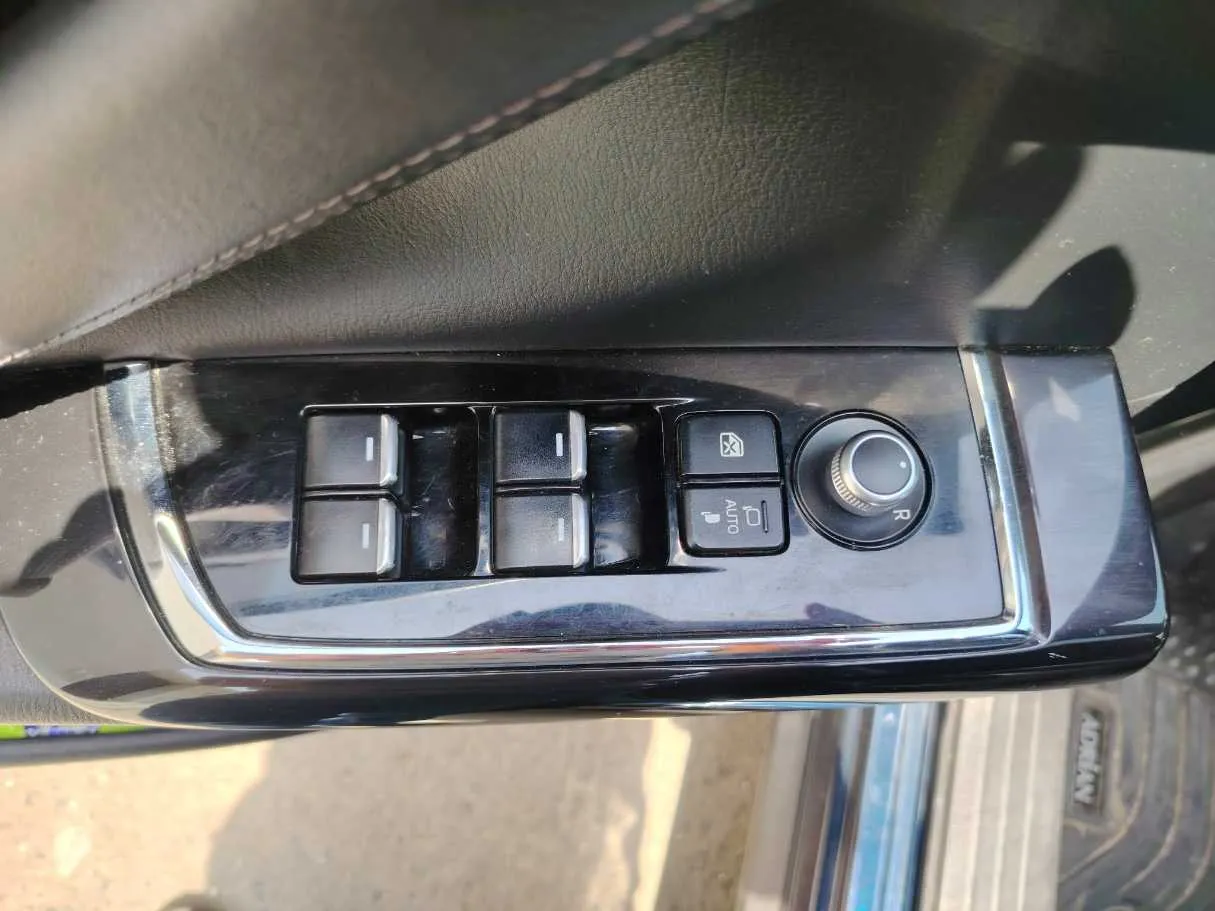 Car image 38