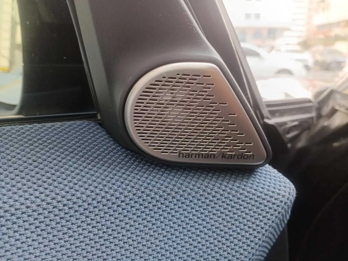 Car image 22