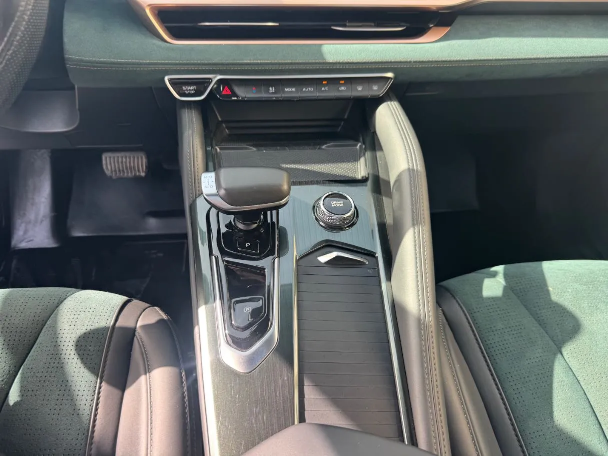 Car image 14