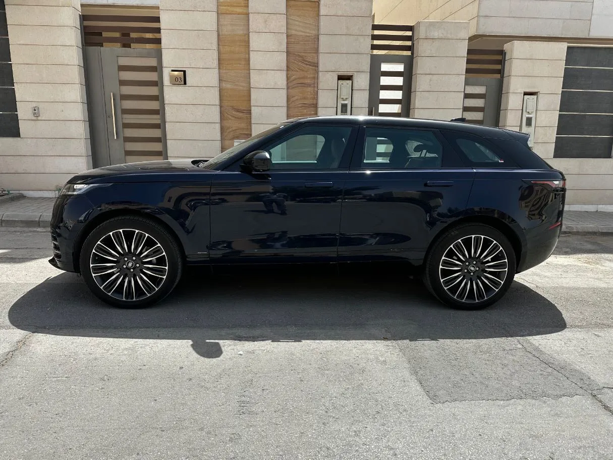 Car image 8