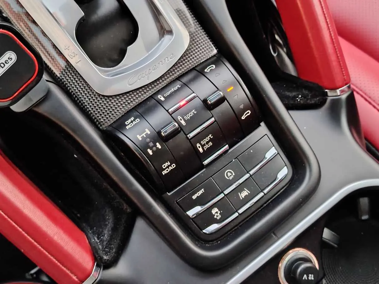 Car image 23