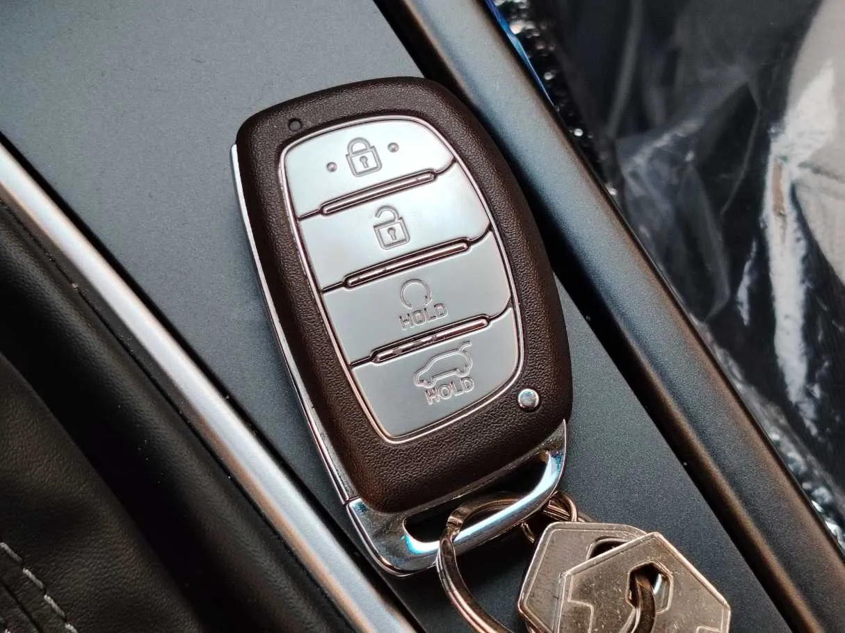 Car image 30