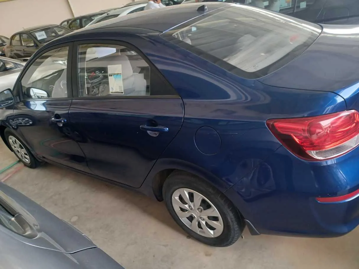 Car image 8