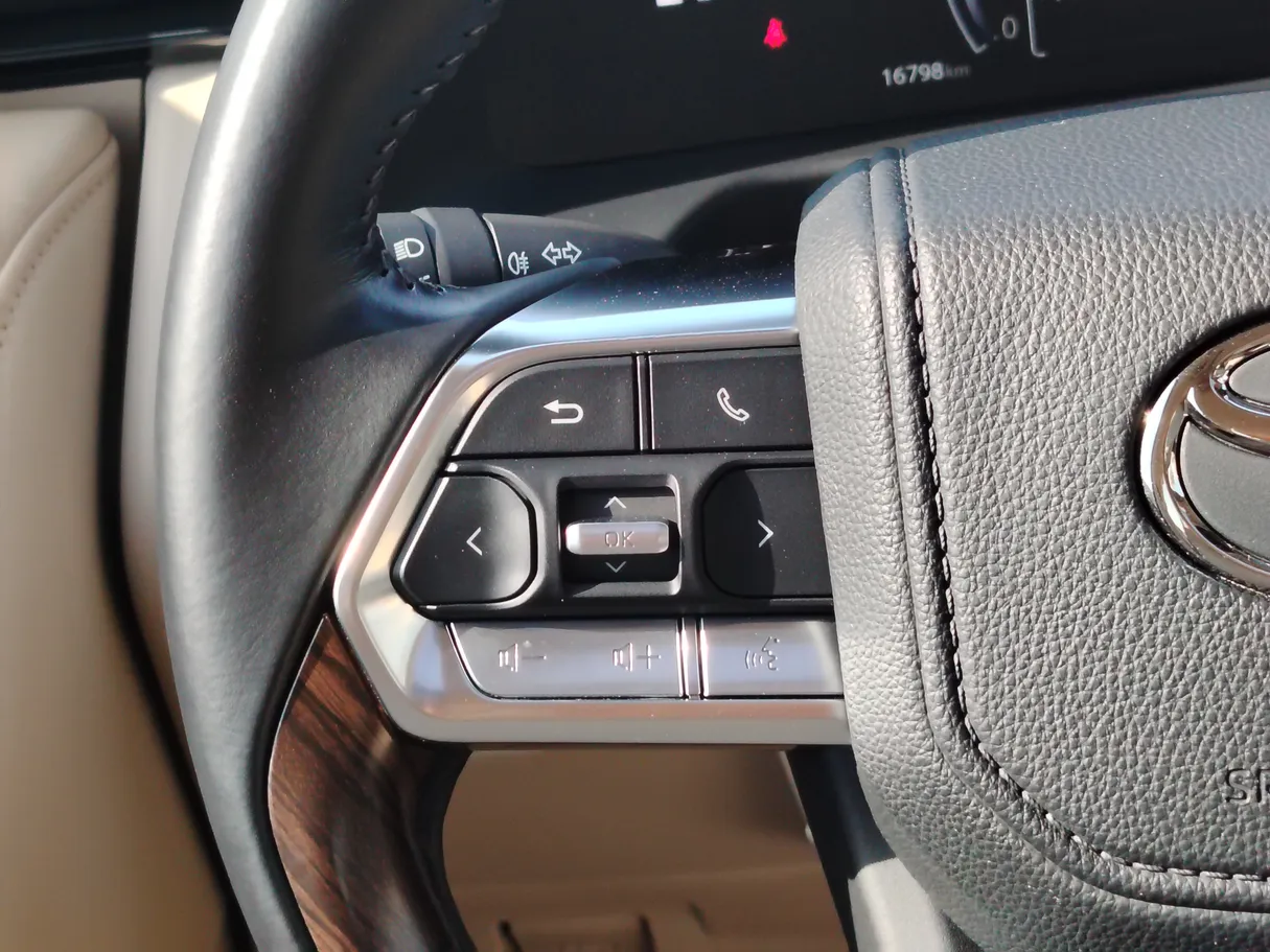 Car image 37