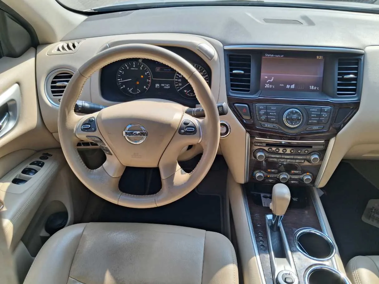 Car image 16