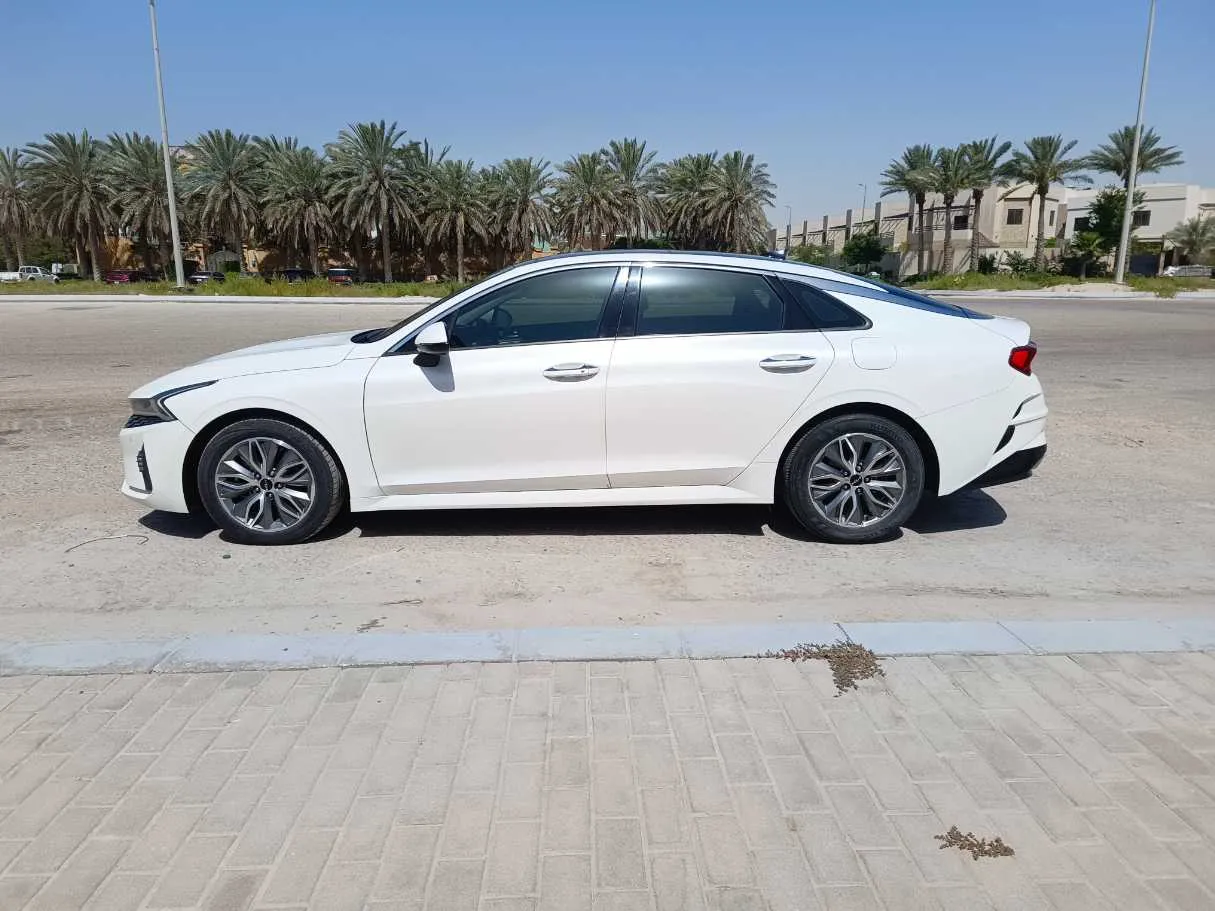 Car image 8