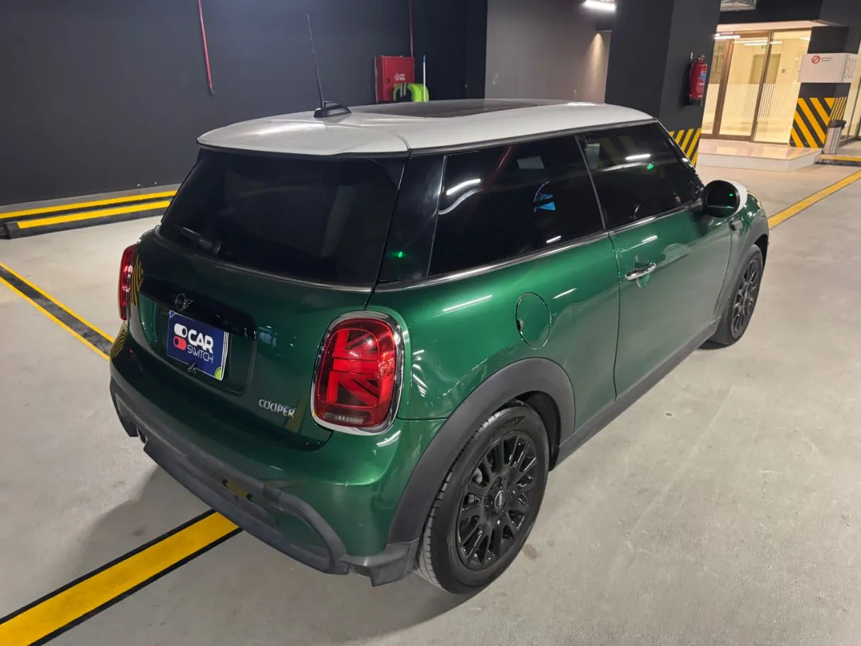 Car image 5