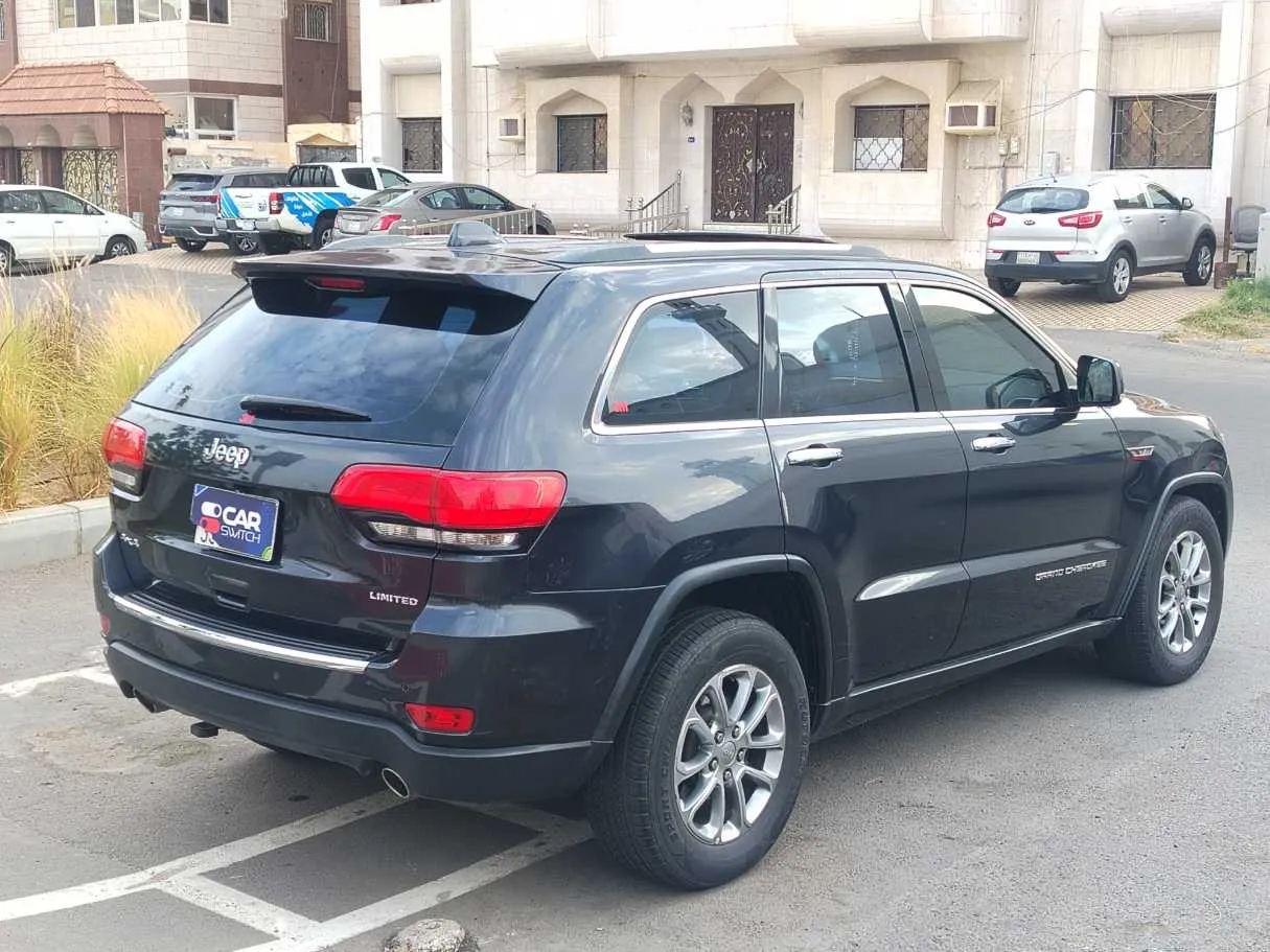 Car image 5