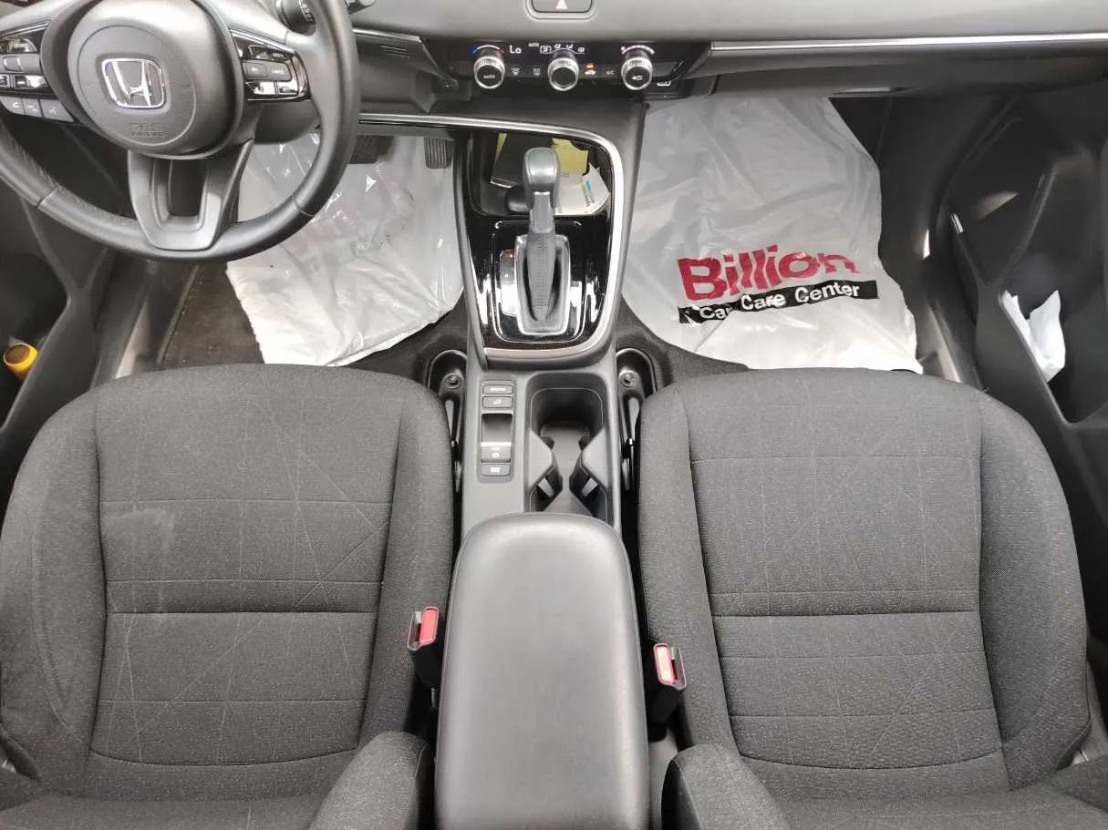 Car image 18