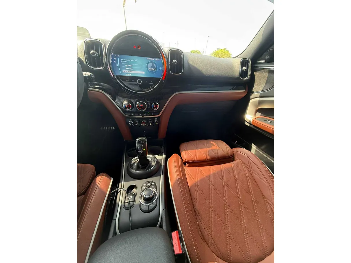 Car image 12