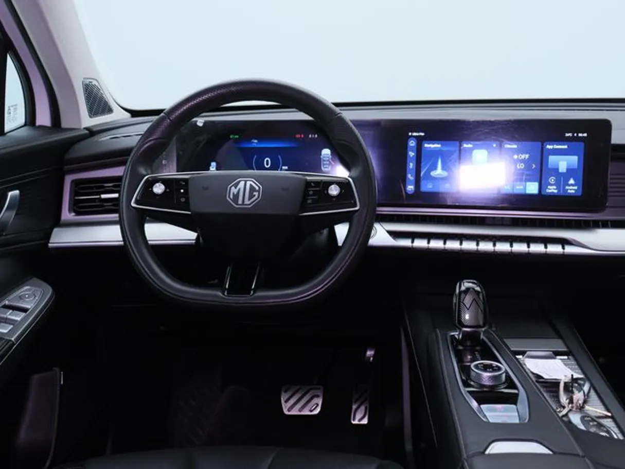 Car image 15