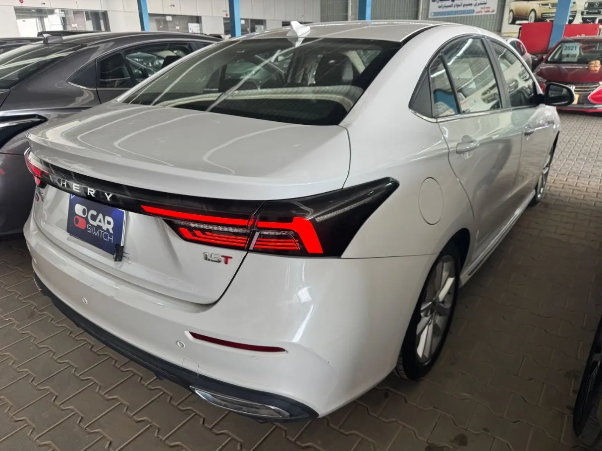 Car image 4