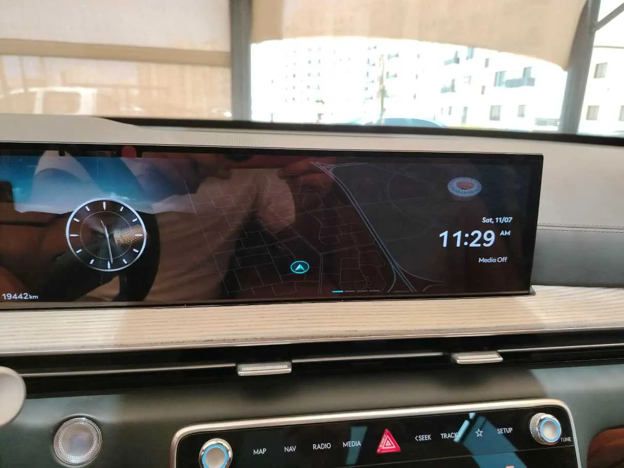 Car image 24
