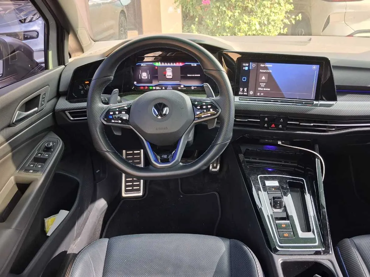 Car image 17
