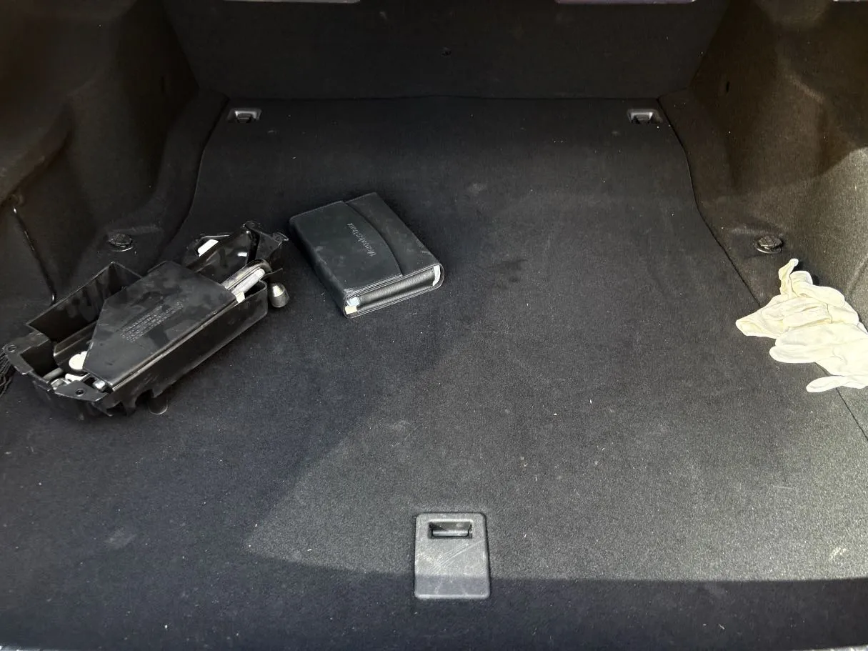 Car image 25