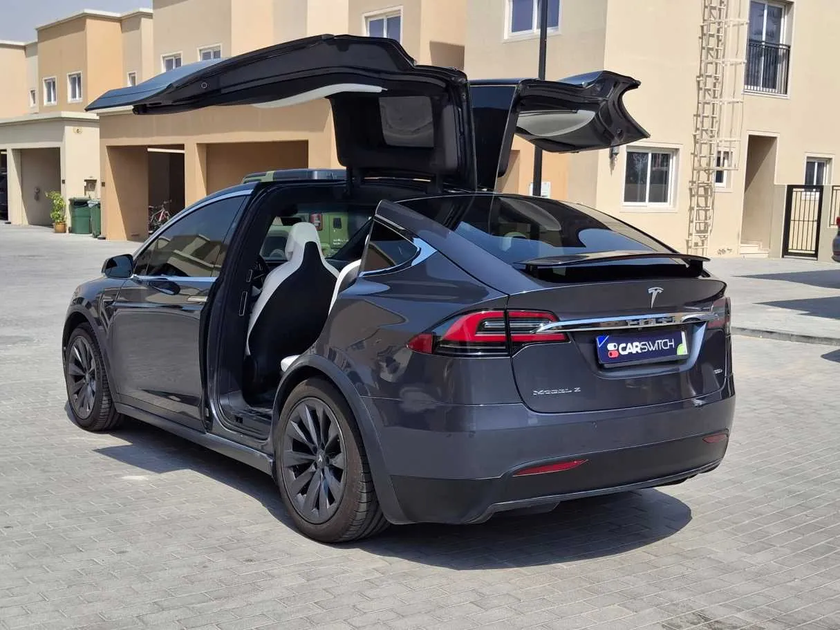 Car image 14