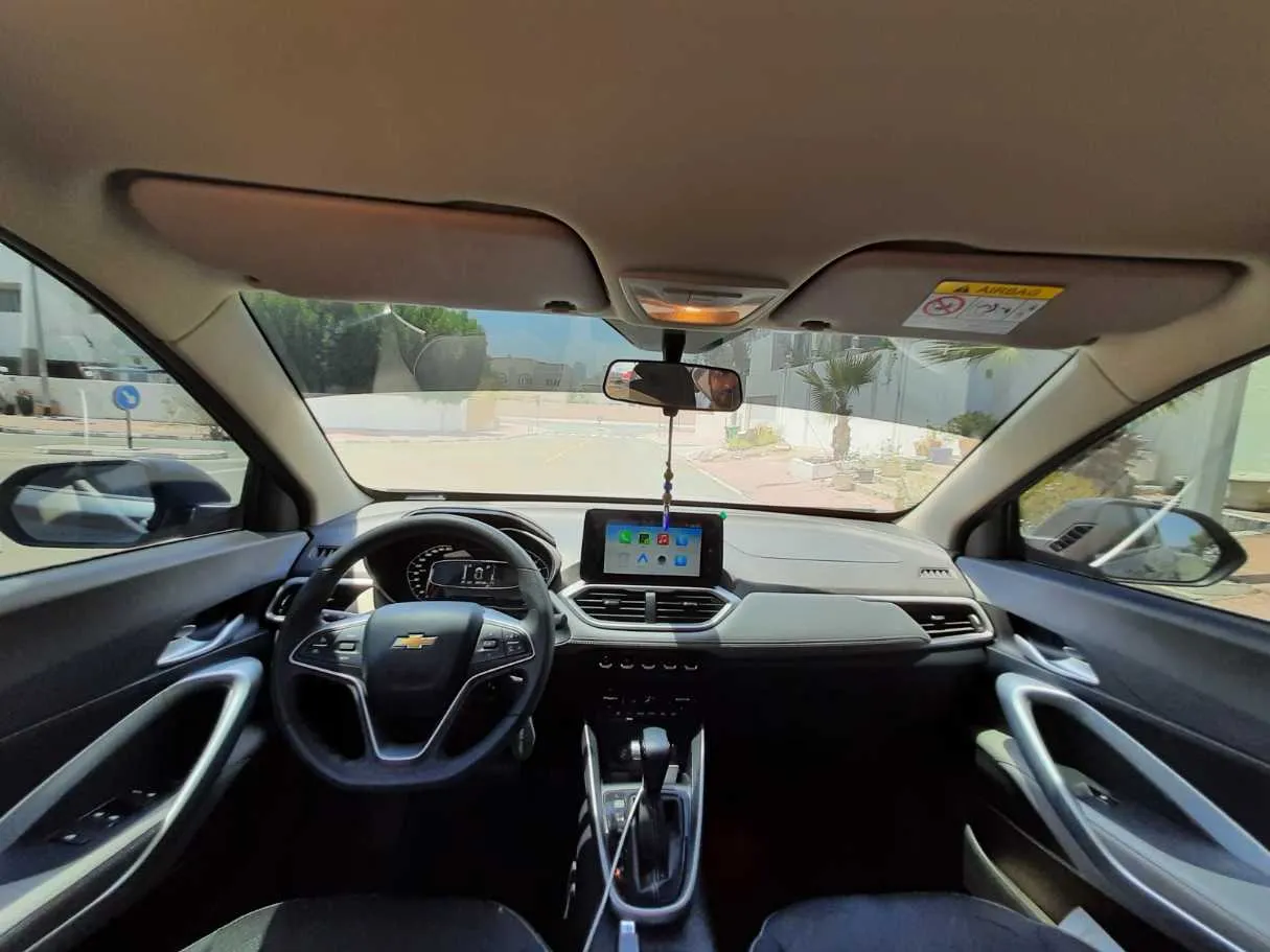Car image 14