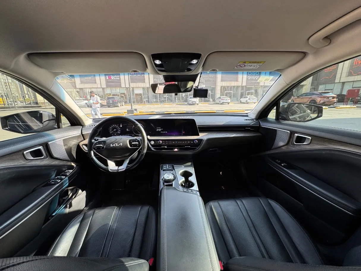 Car image 15