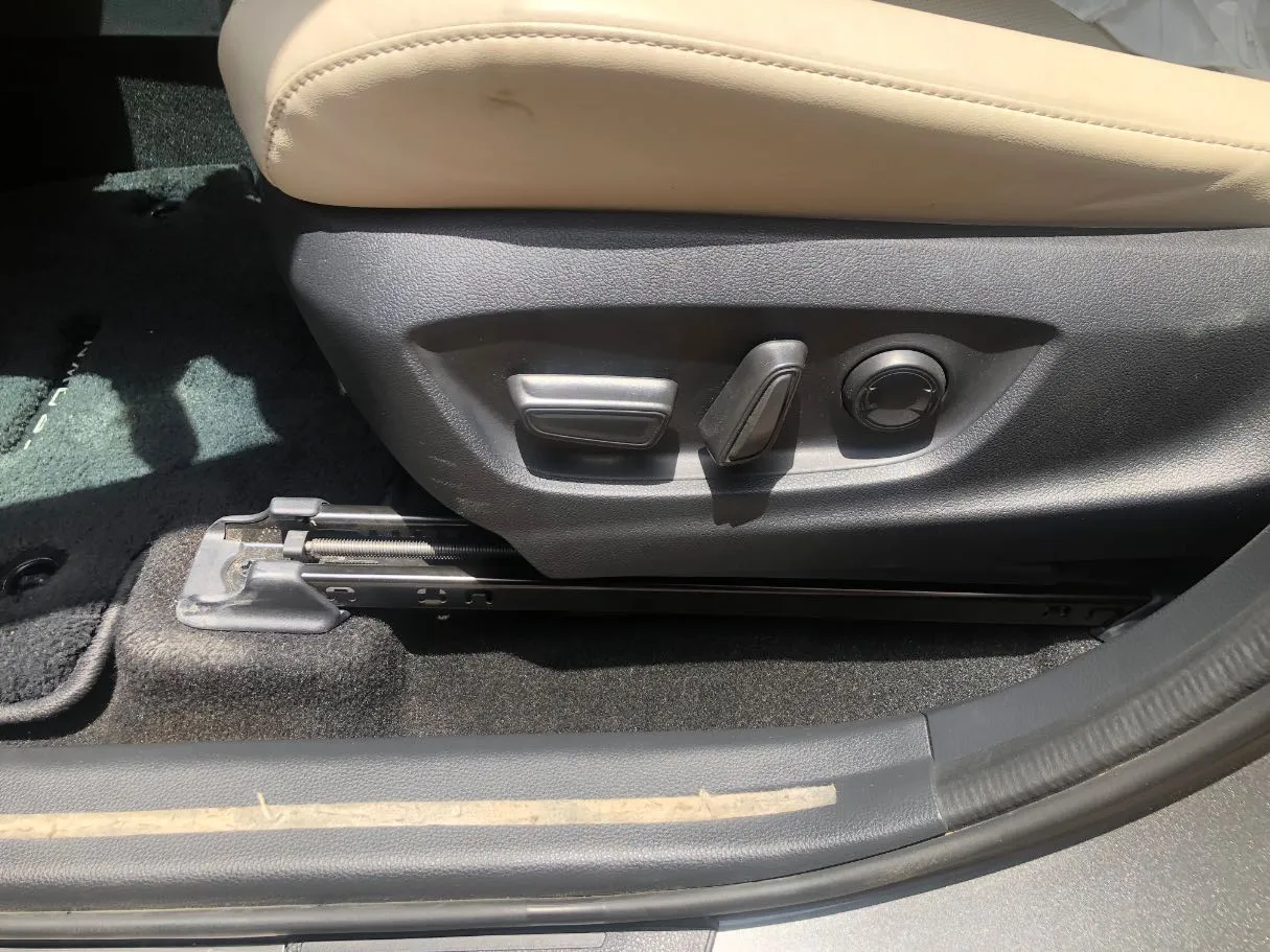 Car image 22
