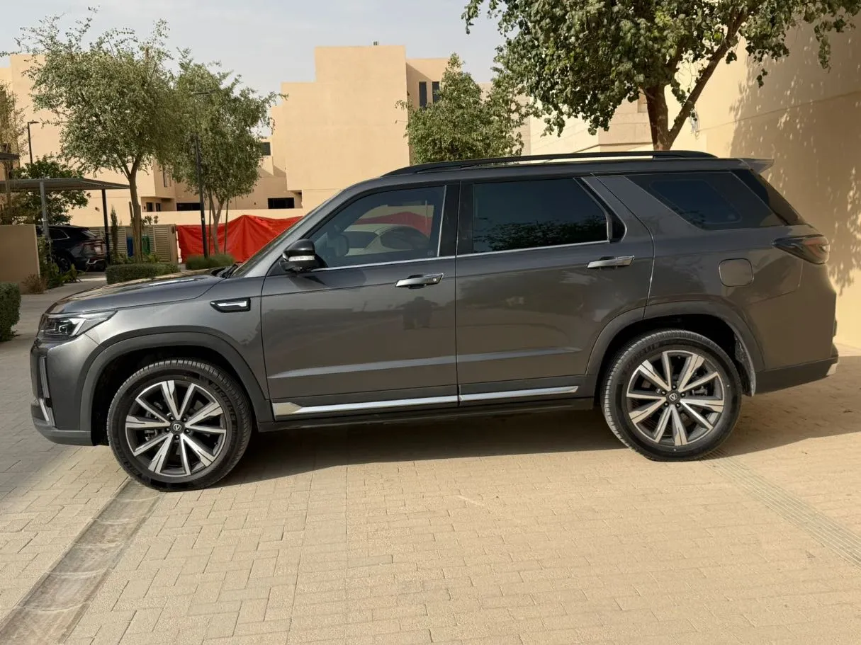 Car image 8
